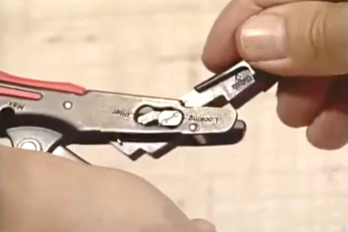 2003 MPIF Award-Plier Lever and Screw Block